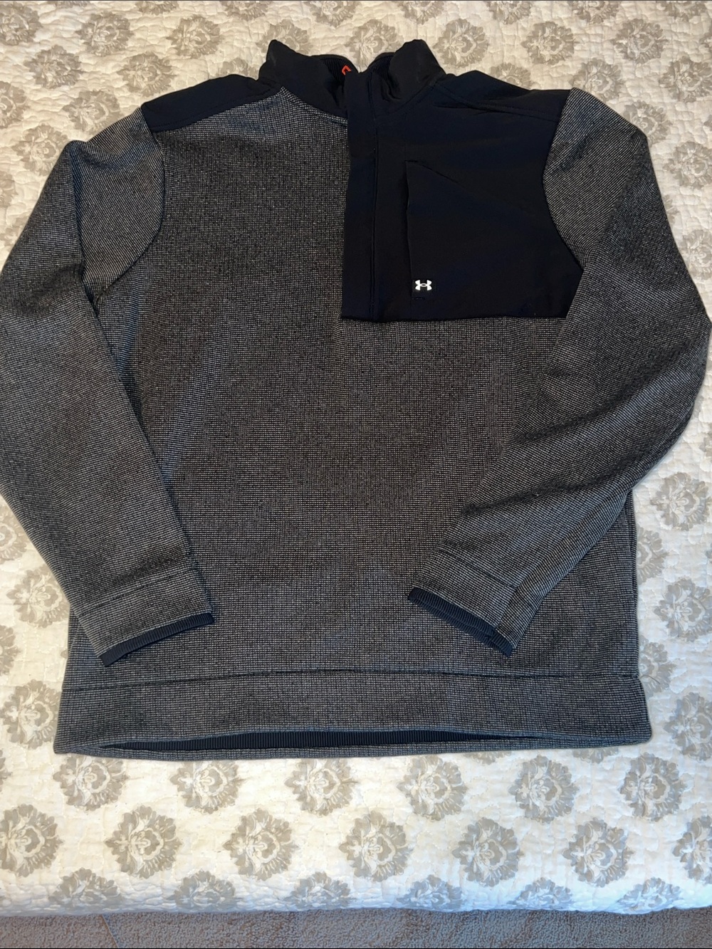 Under Armour Medium Men's Gray & Black Quarter-Zip Pullover
